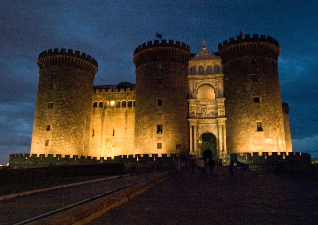 Appartamento Monolocale In Gradoni Di Chiaia Napoli